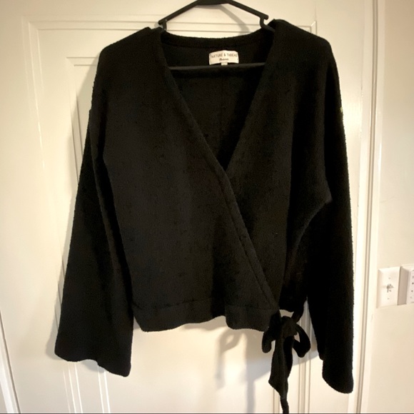 🖤 Texture & Thread Wrap Top 👚 - Picture 2 of 6